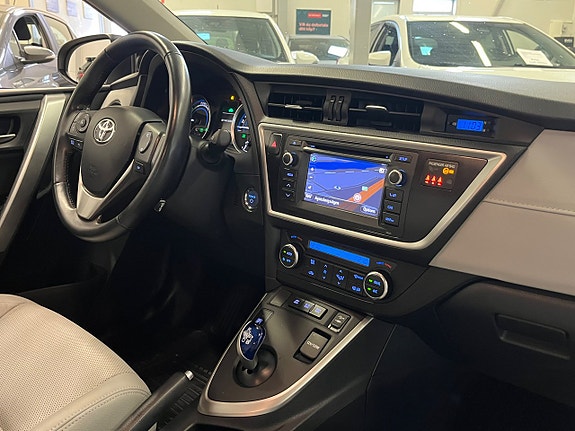 Toyota Auris 9 of 19