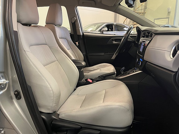 Toyota Auris 8 of 19