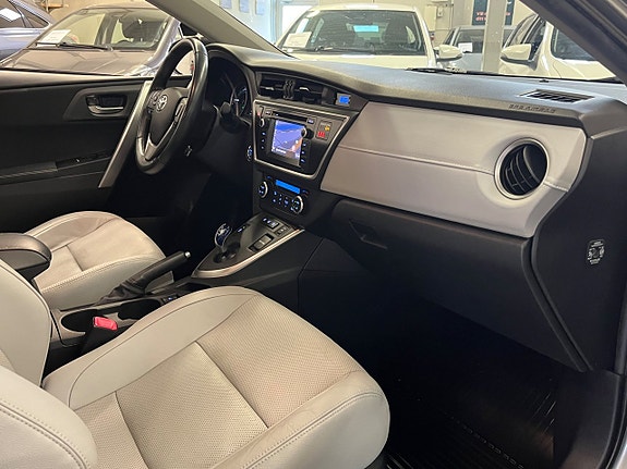 Toyota Auris 13 of 19
