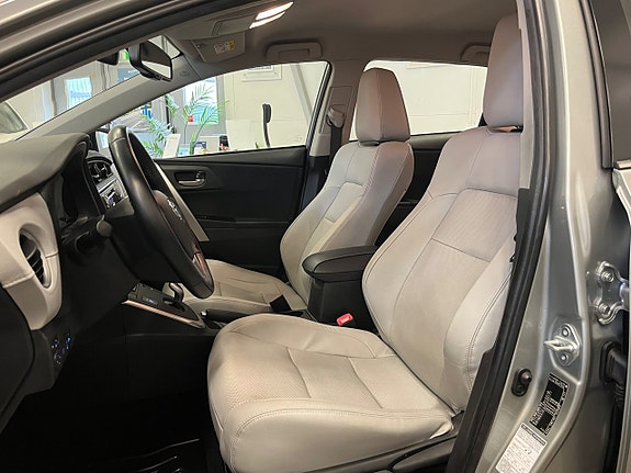 Toyota Auris 12 of 19