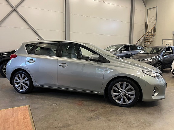Toyota Auris 2 of 19