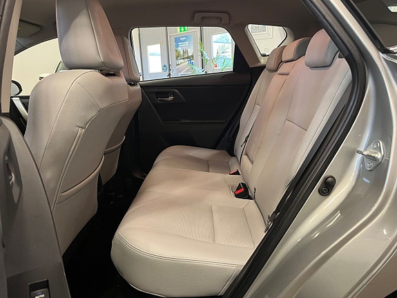 Toyota Auris 11 of 19