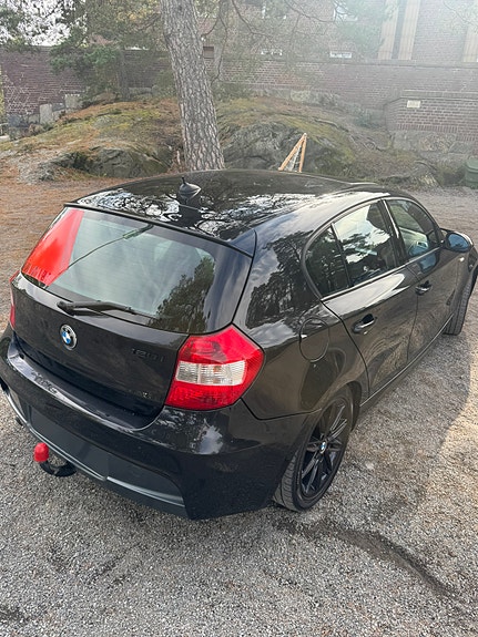 BMW 120i 2 of 10