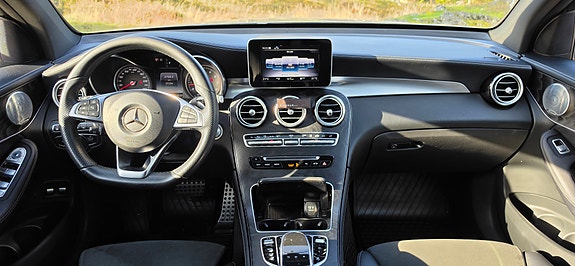 Mercedes-Benz GLC250 9 of 15