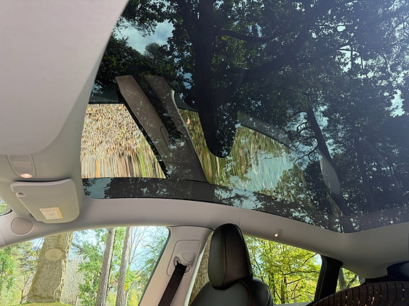 Tesla Model Y 11 of 13