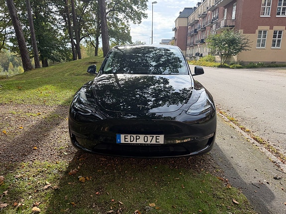 Tesla Model Y 3 of 13