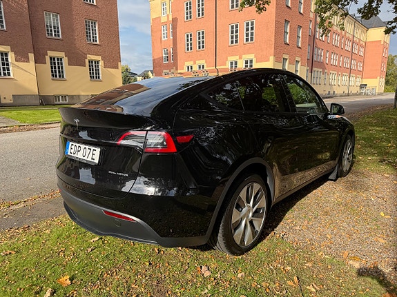 Tesla Model Y 7 of 13