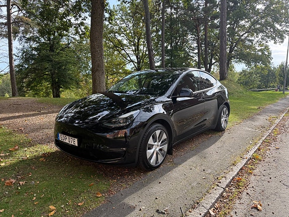 Tesla Model Y 2 of 13