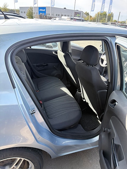 Opel Corsa 3 of 4
