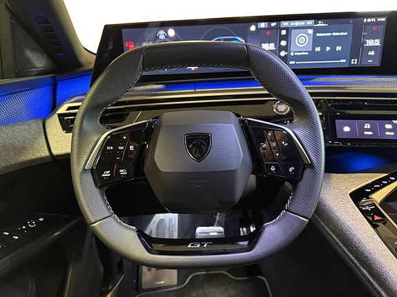 Peugeot e-5008 10 of 18