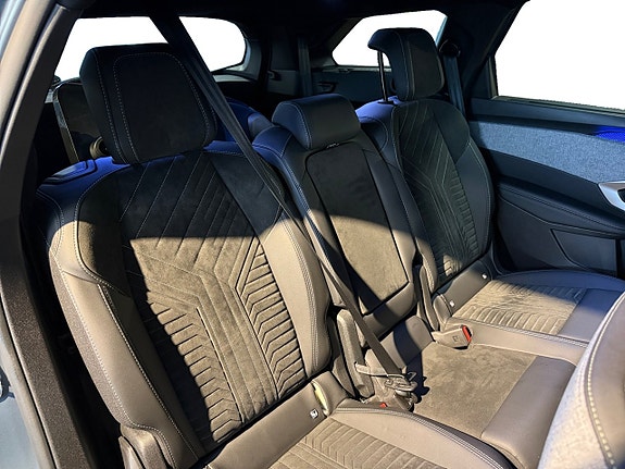 Peugeot e-5008 14 of 18