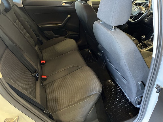 Volkswagen Polo 13 of 24