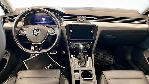 Volkswagen Passat 10 of 12