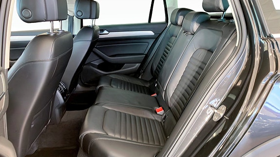 Volkswagen Passat 11 of 12