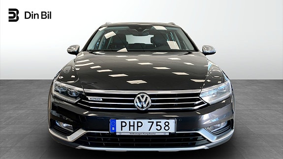 Volkswagen Passat 4 of 12