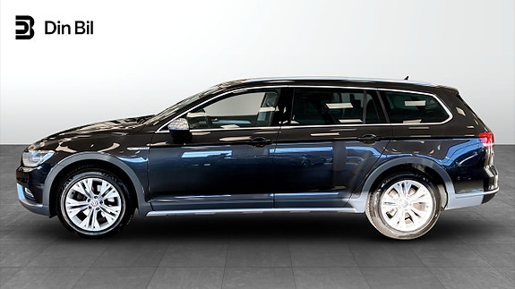 Volkswagen Passat 2 of 12