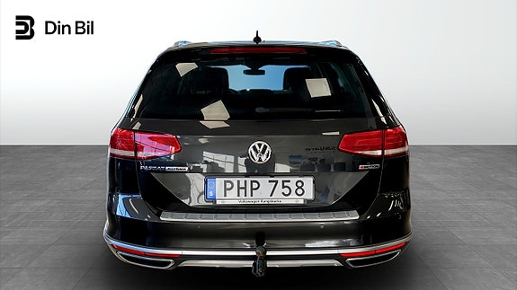 Volkswagen Passat 5 of 12