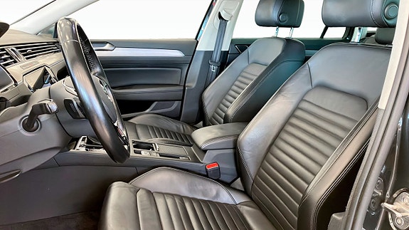 Volkswagen Passat 8 of 12
