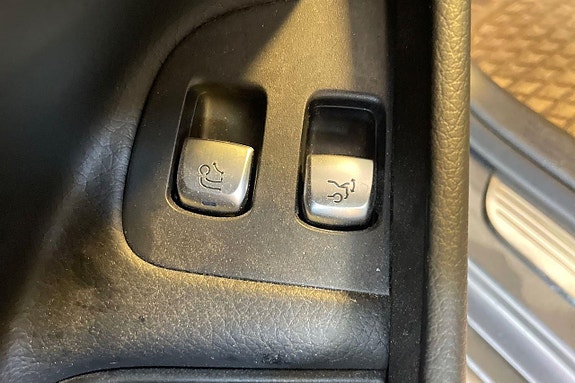 Mercedes-Benz E200 26 of 26
