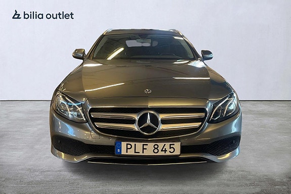 Mercedes-Benz E200 2 of 26
