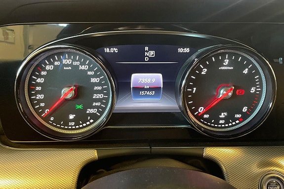 Mercedes-Benz E200 13 of 26