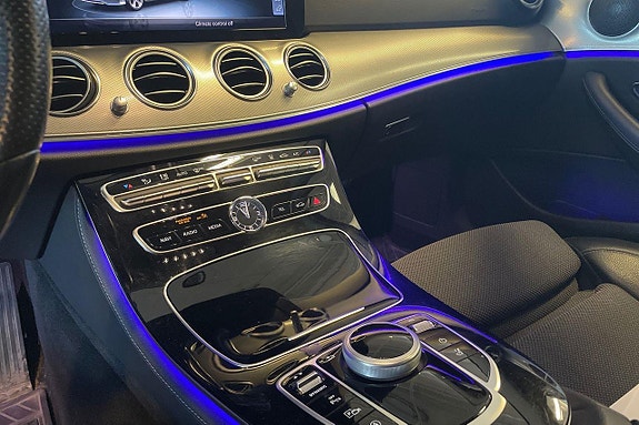 Mercedes-Benz E200 17 of 26