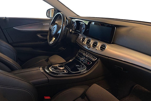 Mercedes-Benz E200 10 of 26