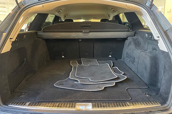 Mercedes-Benz E200 22 of 26