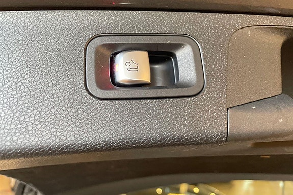 Mercedes-Benz E200 25 of 26