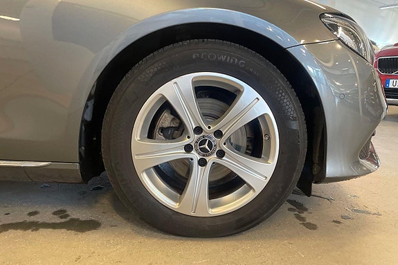 Mercedes-Benz E200 4 of 26
