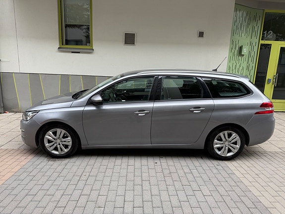 Peugeot 308 SW 17 of 21