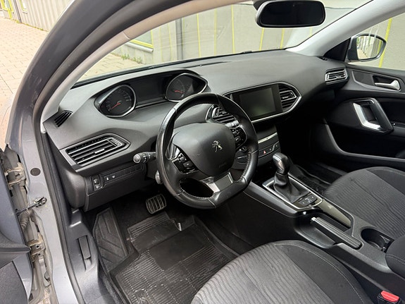 Peugeot 308 SW 14 of 21
