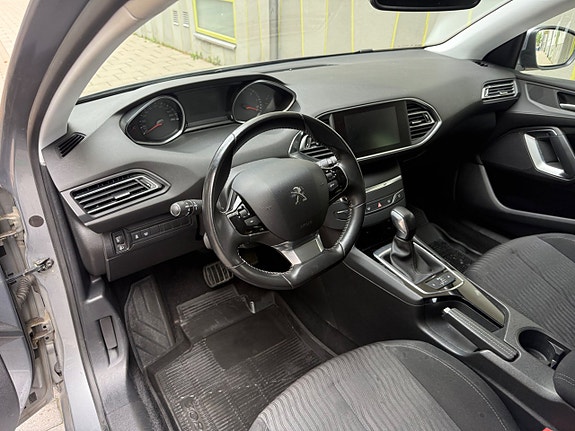 Peugeot 308 SW 13 of 21