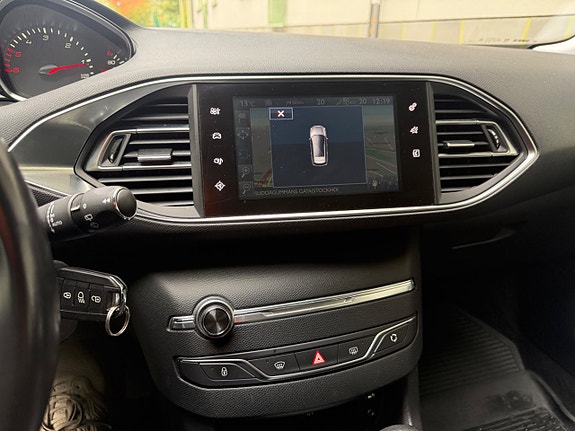 Peugeot 308 SW 16 of 21