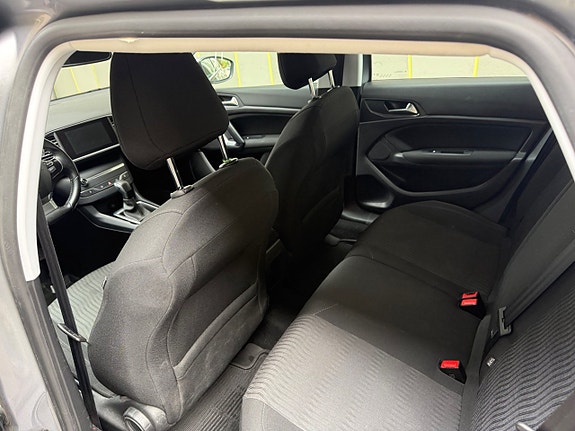 Peugeot 308 SW 12 of 21