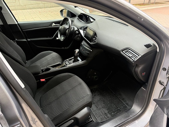 Peugeot 308 SW 9 of 21