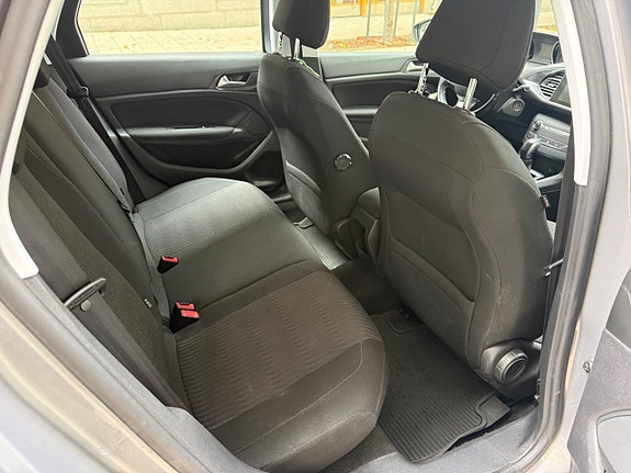 Peugeot 308 SW 10 of 21