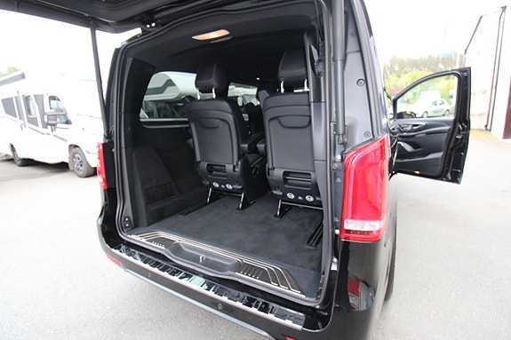 Mercedes-Benz V250 8 of 18