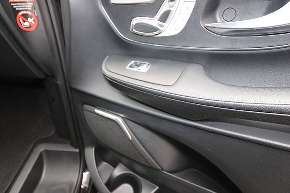 Mercedes-Benz V250 7 of 18
