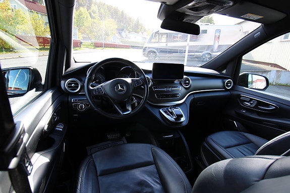 Mercedes-Benz V250 17 of 18