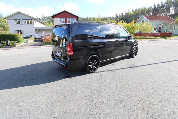 Mercedes-Benz V250 14 of 18