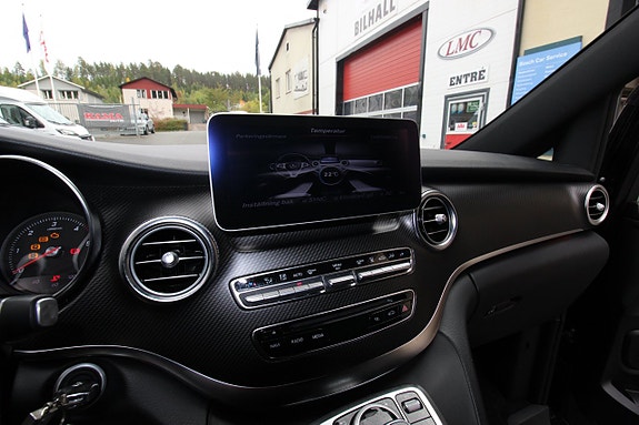 Mercedes-Benz V250 12 of 18