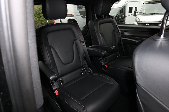 Mercedes-Benz V250 4 of 18