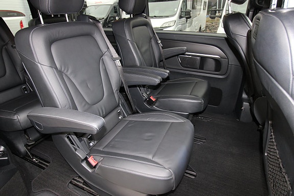 Mercedes-Benz V250 5 of 18