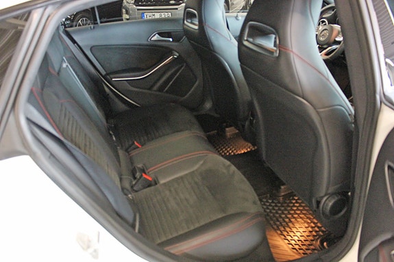 Mercedes-Benz CLA220 d 14 of 16