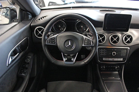 Mercedes-Benz CLA220 d 13 of 16