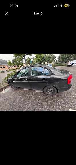 Hyundai Accent 2 of 3