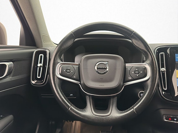 Volvo XC40 13 of 30