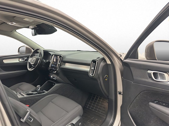 Volvo XC40 27 of 30