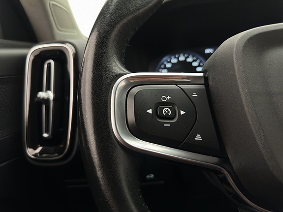 Volvo XC40 15 of 30